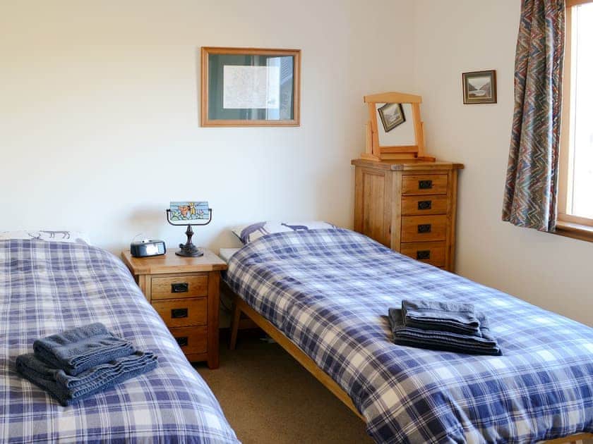 Cosy twin bedroom | Creagach, Achnacarnin, near Lochinver