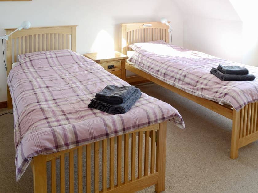Delightful twin bedroom | Creagach, Achnacarnin, near Lochinver