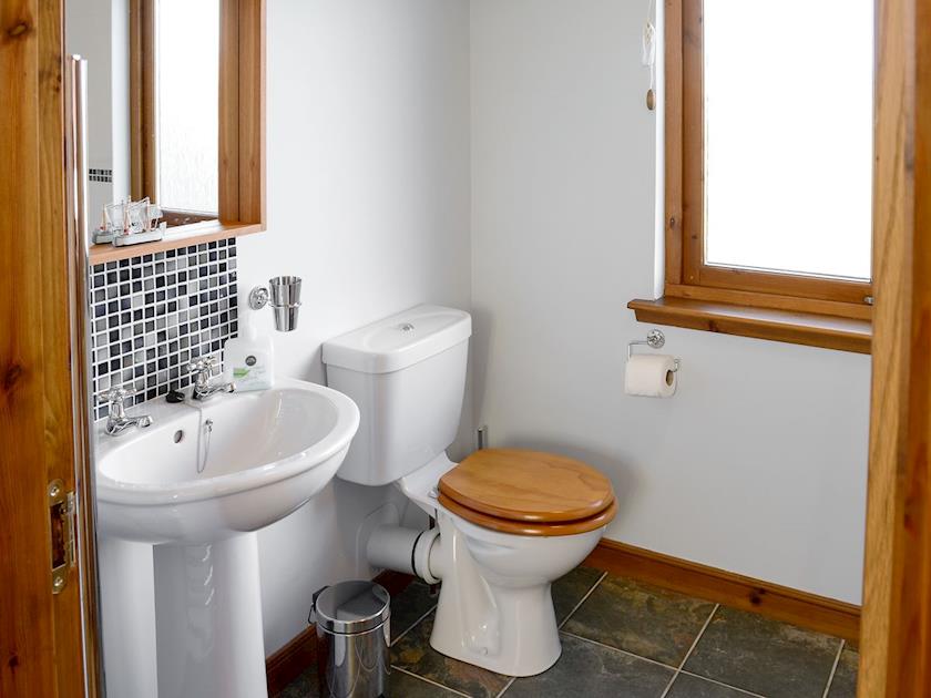 Bathroom | Creagach, Achnacarnin, near Lochinver