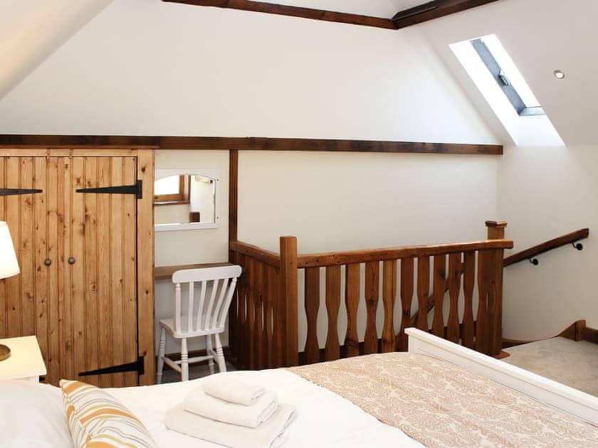 Charming double bedroom with en-suite with shower room | The Old Barn - Corporation Farm Cottages, Tickton, near Beverley