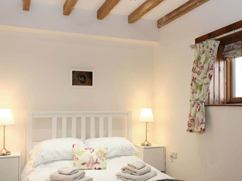 Delightful second double bedroom | The Old Barn - Corporation Farm Cottages, Tickton, near Beverley