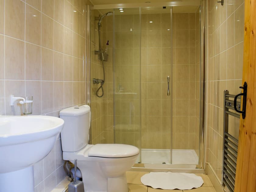 En-suite shower room | Rupert’s Stable - Cleveland View Cottages, Easby Grange, near Great Ayton