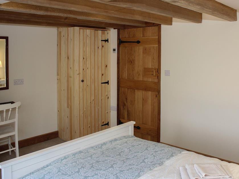 Cosy and romantic double bedroom | The Cart Shed - Corporation Farm Cottages, Tickton, near Beverley