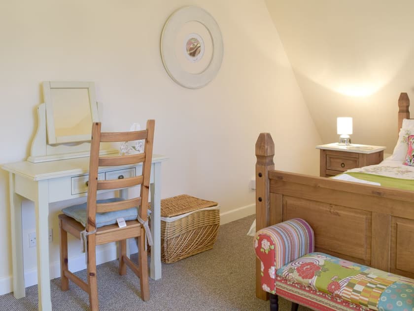 Vanity area in main bedroom | Garden Cottage, Wangford, near Southwold