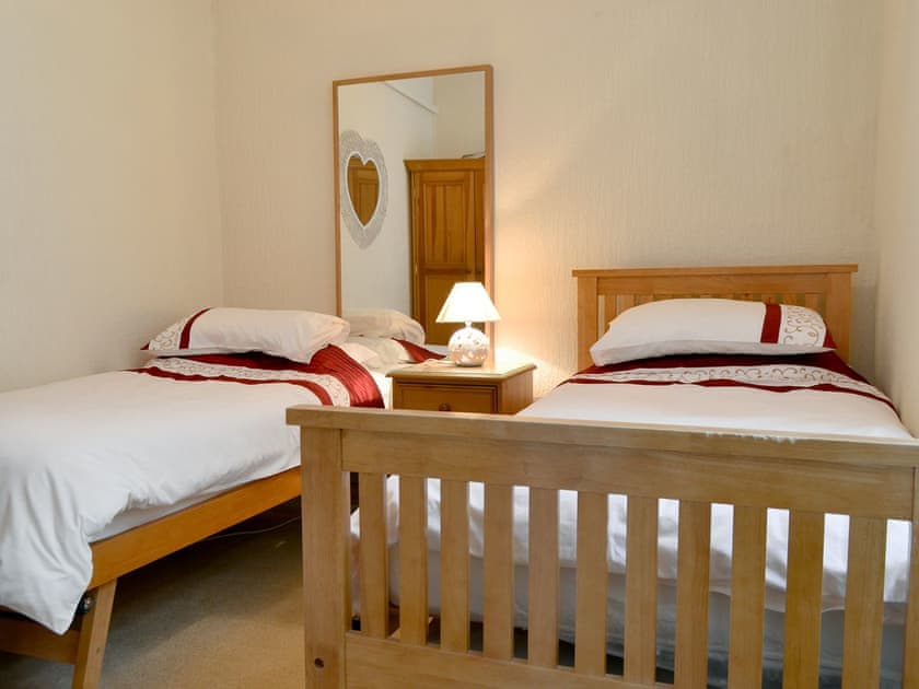 Cosy twin bedroom | Skiddaw - Hillside Apartments, Keswick