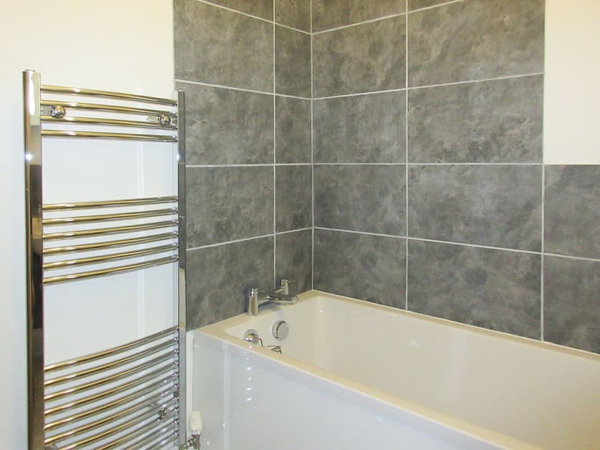 En-suite bathroom with heated towel rail | Holborn House, Bowness on Windermere