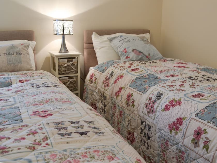Twin bedroom | Stabal Arthur - Trehwfa Cottages, Bodedern, near Holyhead