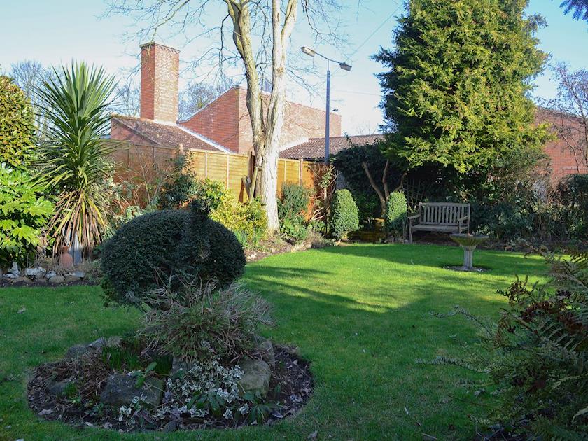 Well planted and well maintained garden | Pam’s Plaice, Offord D’Arcy, near Godmanchester