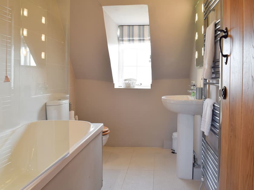 Family bathroom | Dick’s Cottage, Cottesmore, near Oakham
