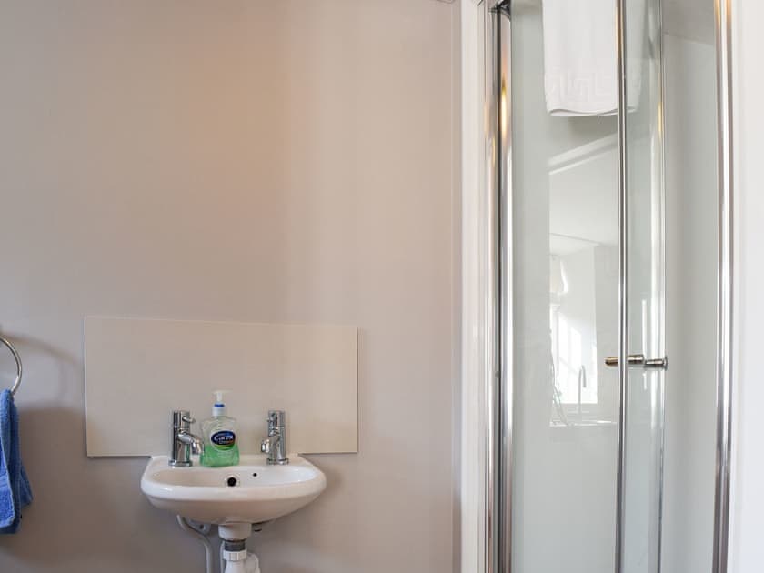 Shower room | Dick’s Cottage, Cottesmore, near Oakham
