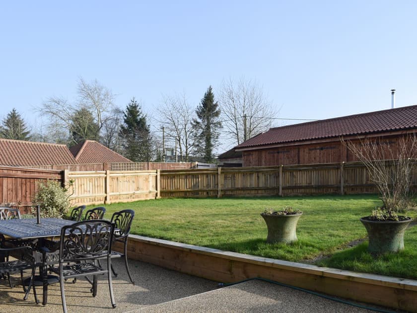 Large lawned garden | Dick’s Cottage, Cottesmore, near Oakham