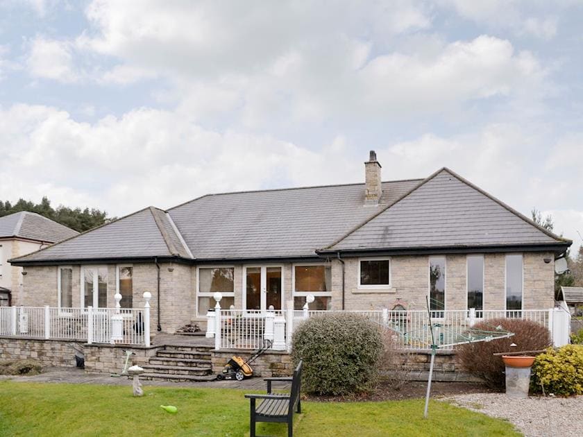 Attractive holiday home | Golf View, Fowlis, near Dundee