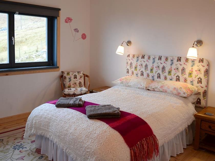 Warm and welcoming double bedroom | Fionn Croft Lodge, Melvaig, near Gairloch