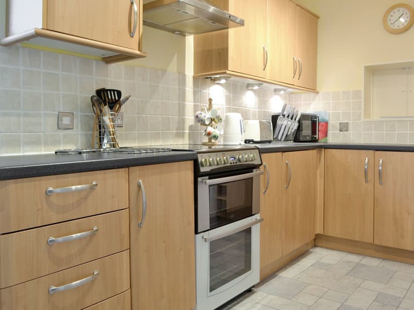 Well-equipped kitchen | Spring Mouse Apartment, Bowness-on-Windermere