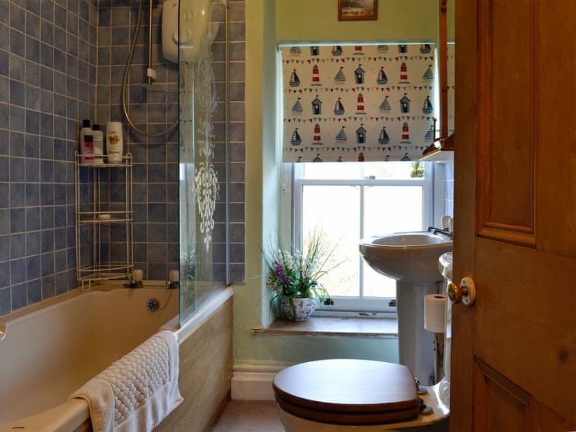 Bathroom | Gwernol, Dolwyddelan, near Betws-y-Coed
