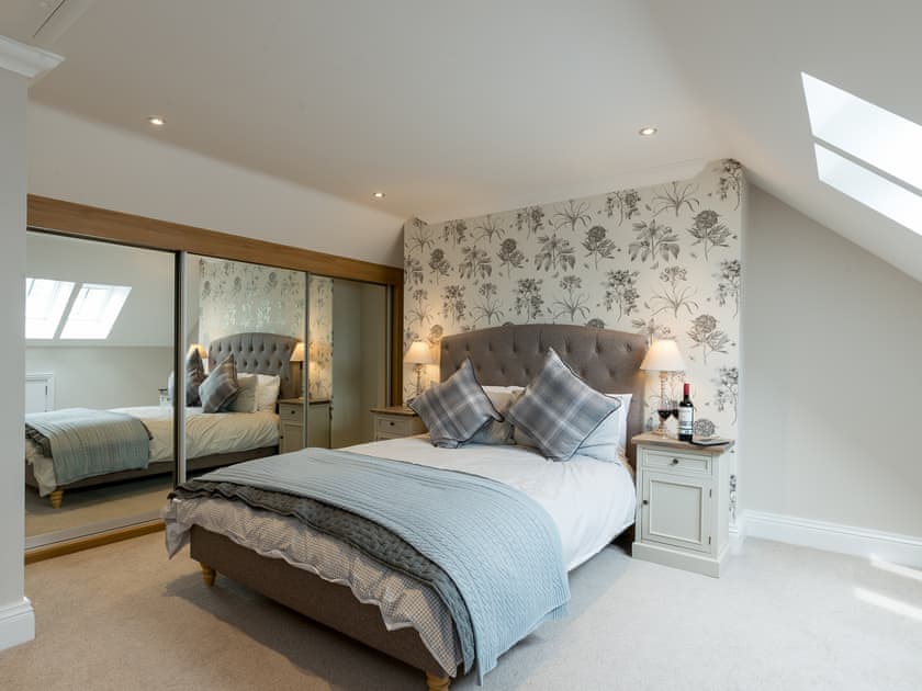 Lovely master king bedroom | Rye Cottage, Helmsley