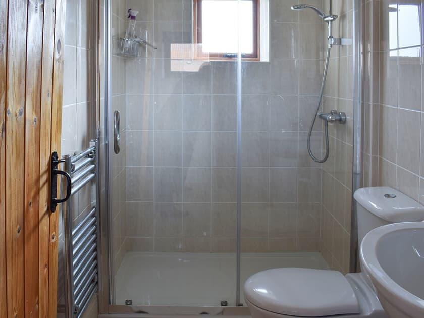 En-suite shower room | Betty’s Byre - Cleveland View Cottages, Easby Grange, near Great Ayton