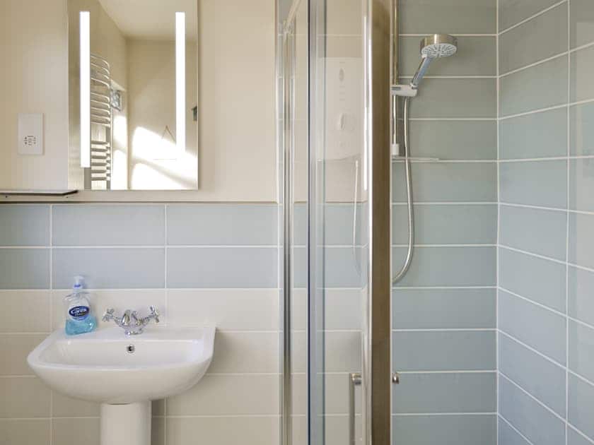 Shower room with walk-in shower cubicle | Ziggy’s Retreat, Seahouses