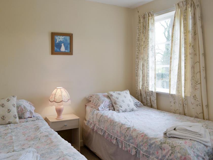 Good-sized twin bedroom | The Old Granary, Newent, Forest of Dean