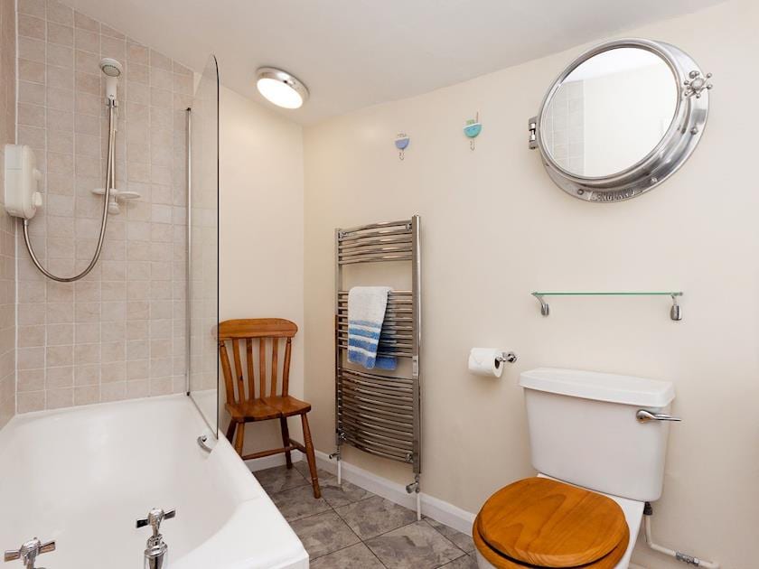 Bathroom with shower over the bath and heated towel rail | Anchorage, Salcombe