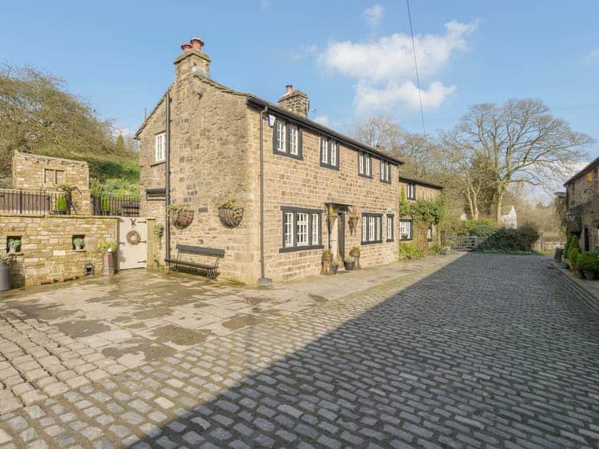 Beautiful cottage situated on a quiet cobbled cul-de-sac | Narrowgates Cottage, Barley, near Barrowford