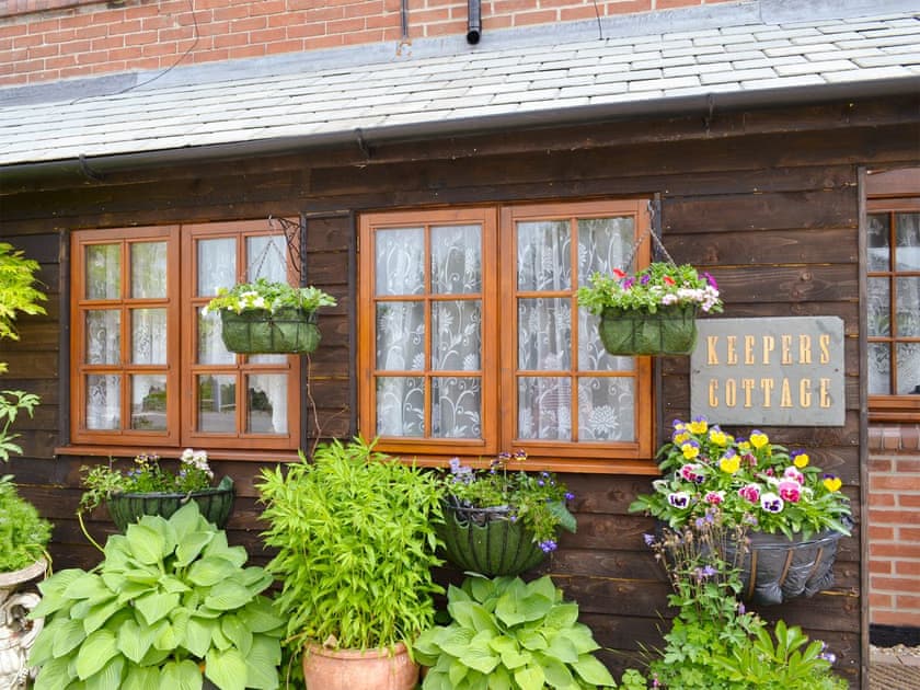 Characterful holiday home | Keepers Cottage, East Burton, near Wareham