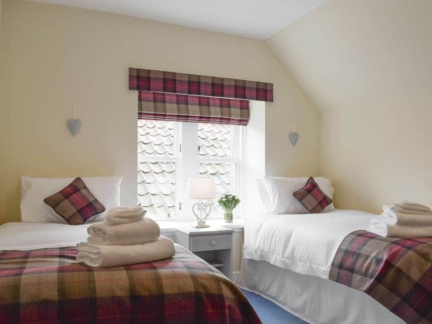 Light and airy twin bedroom | Sandhaven, Culross, near Dunfermline