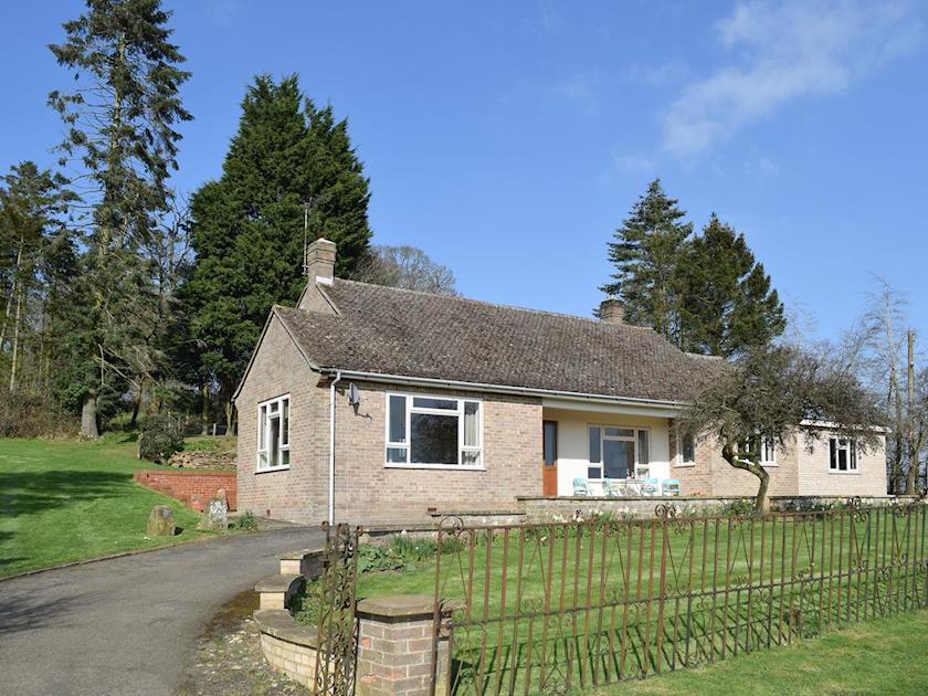 Detached bungalow | Roundhill, near Chipping Warden