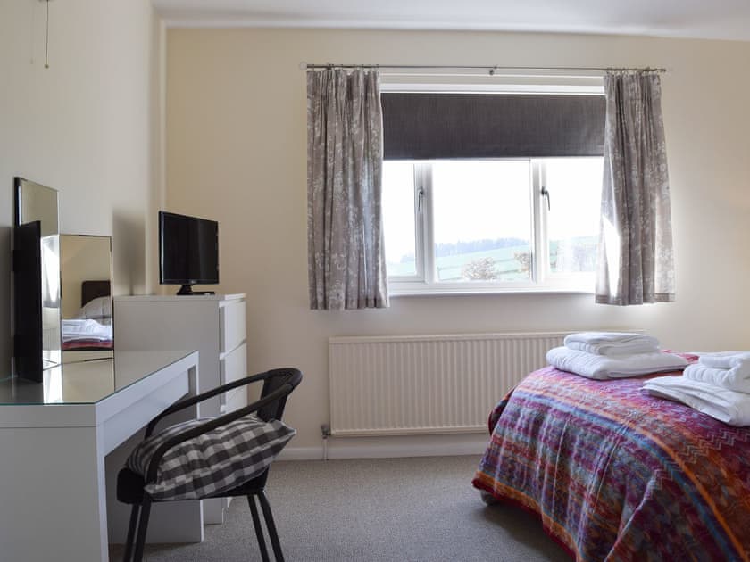 Double bedroom | Roundhill, near Chipping Warden