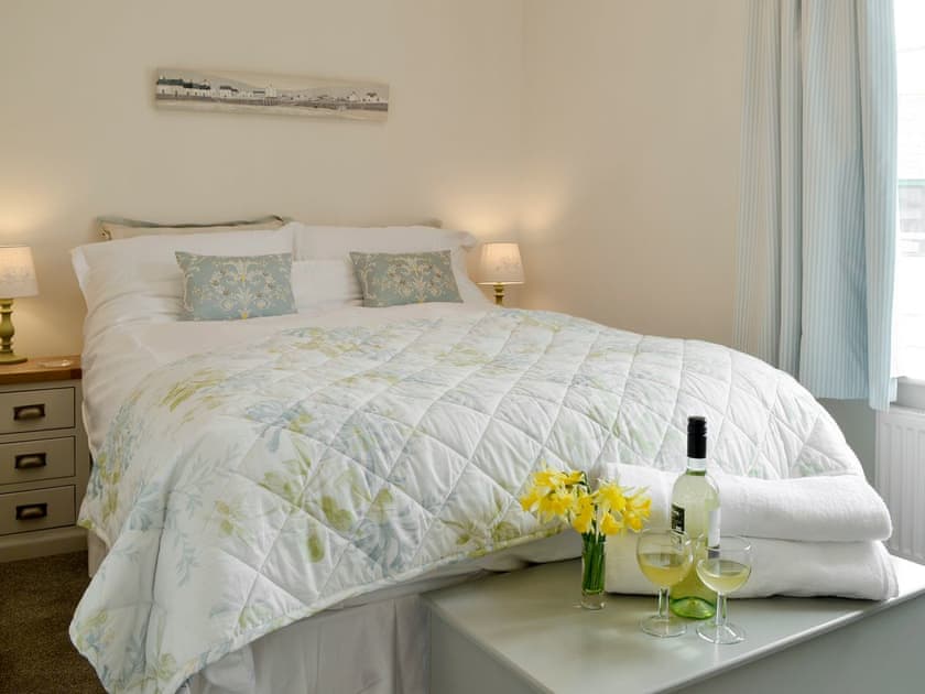 Comfortable double bedroom | Teal Cottage, Instow, near Bideford