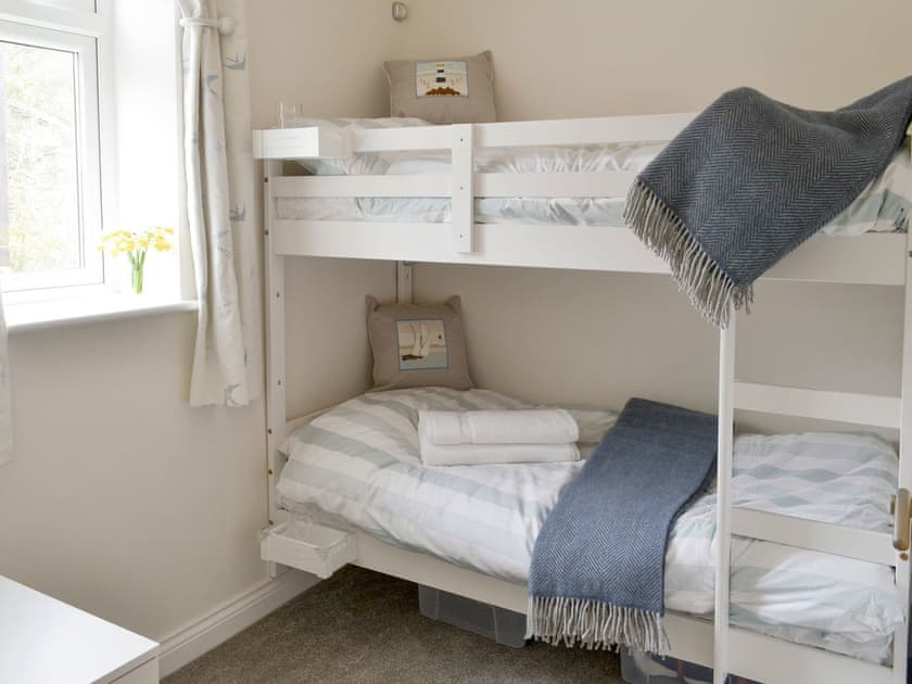 Good-sized bunk bedroom | Teal Cottage, Instow, near Bideford