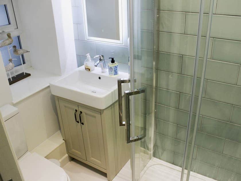 Bathroom with shower cubicle | Nutmeg Cottage, Tideswell, near Buxton