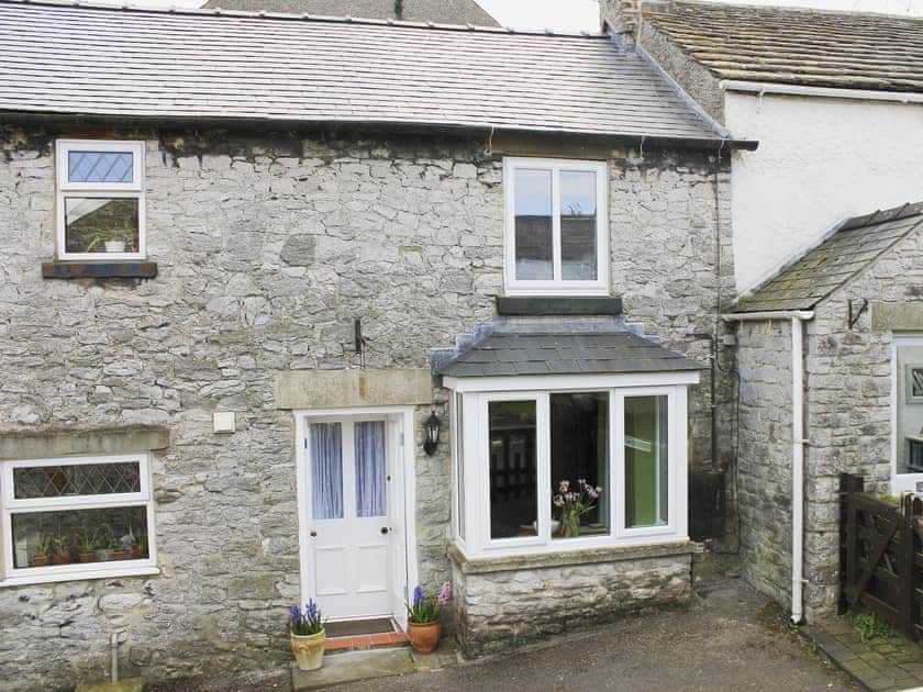 Stone-built, traditional terraced cottage  | Nutmeg Cottage, Tideswell, near Buxton