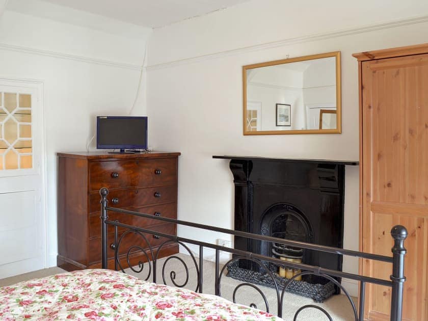 Double bedroom with character | Penwig Isaf, New Quay