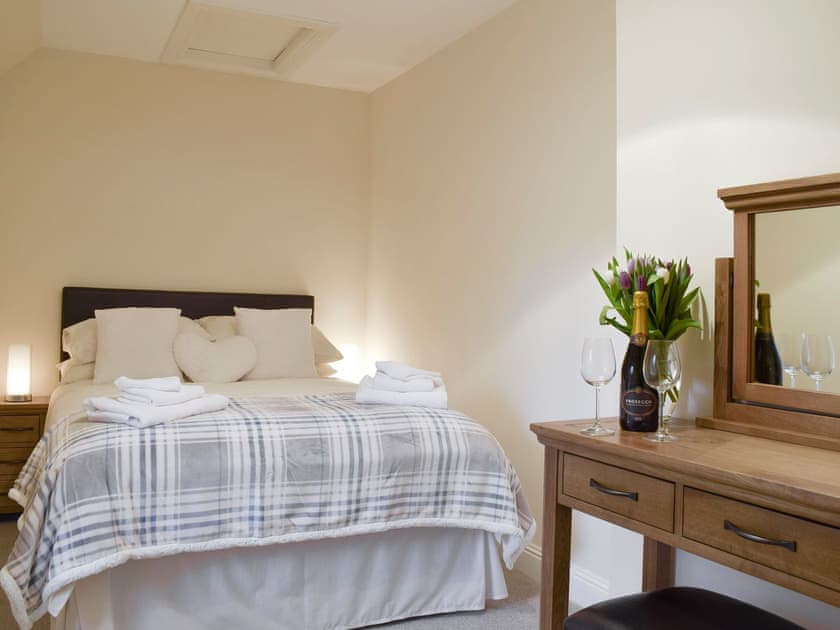 Relaxing second double bedroom with dressing area | Nether Cottage - Nether Kinneddar Lodge Cottages, Saline, near Dunfermline