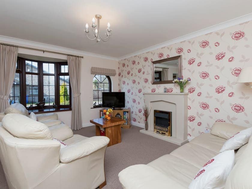 Attractively decorated living and dining area | Cleet’s Retreat, Seahouses