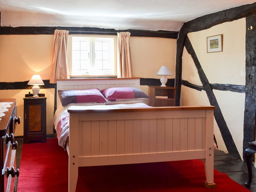 Warm and welcoming double bedroom | Tudor Cottage - Tudor Cottages, Romsey
