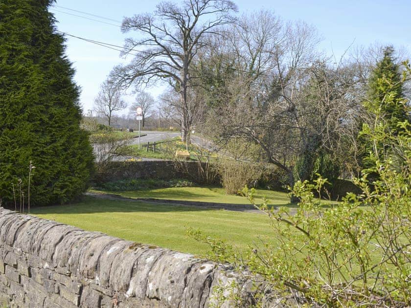 Enclosed lawned garden area | Swallows Barn Cottage - Colley Mill Farm, North Rode