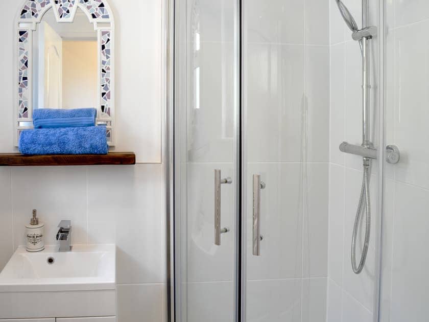 Shower room | Little Hoot, Baslow, near Bakewell