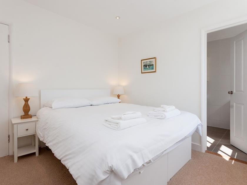 Spacious double bedroom | Sandcastle, Salcombe