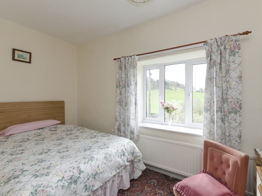 Relaxing ¾ sized double bedroom | Bank Top Cottage - Church Bank Cottages, Hathersage