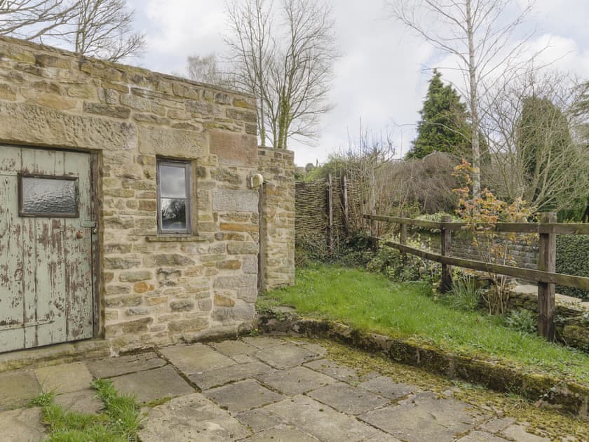 Useful bike store | Bank Top Cottage - Church Bank Cottages, Hathersage