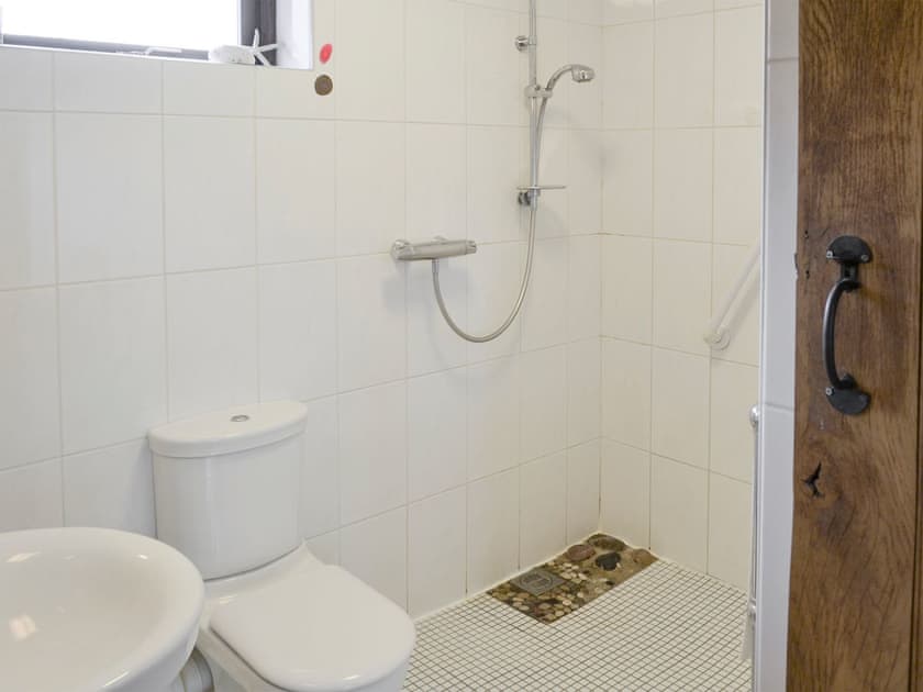 Shared wet-room | Riverside Cottage, Old Costessey