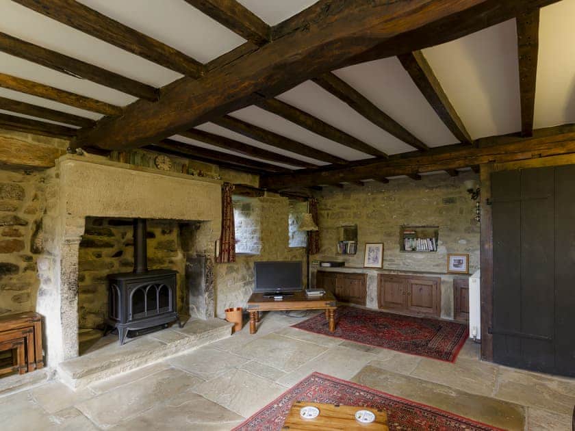 Characterful living room with beamed ceiling  | Highbury Cottage - Church Bank Cottages, Hathersage