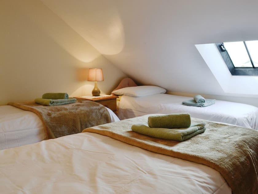Cosy triple bedroom | Ty Hir - Bwlchgwyn Equestrian Holidays, Arthog, near Fairbourne