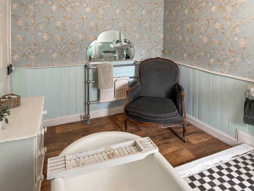 Gorgeous vintage bathroom | Nell’s Cottage, Bridlington