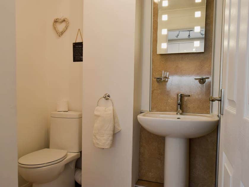 Shower room | Royal Views3 Balmoral House, Keswick