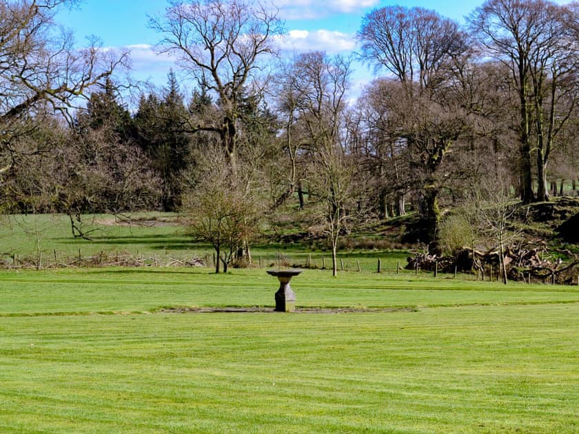 Wonderful, spacious garden and grounds | Kinneddar Cottage, Nether Cottage - Nether Kinneddar Lodge Cottages, Saline, near Dunfermline