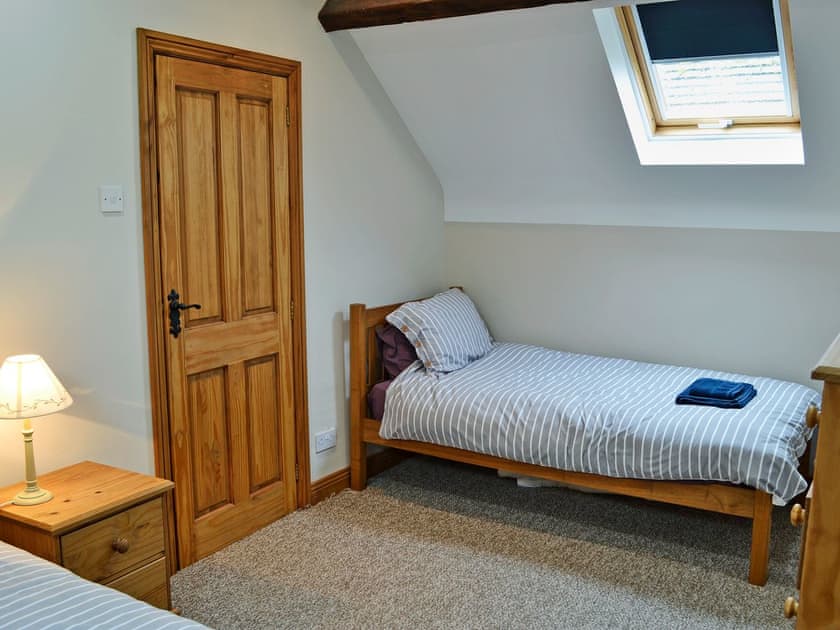Cosy twin bedroom with Freeview TV | Aden Barn, Allonby, near Silloth