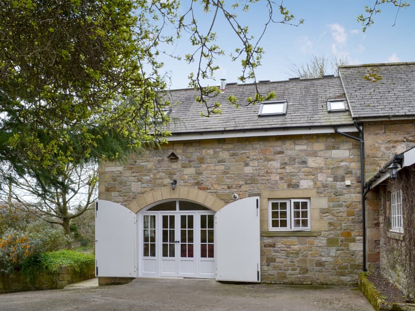 Characterful stone built holiday home | Holly Cottage, Longhoughton, near Alnwick